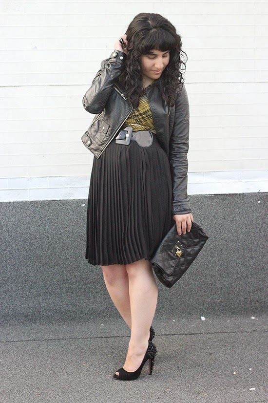 Date Night Pleated Skirt Outfit Inspiration 