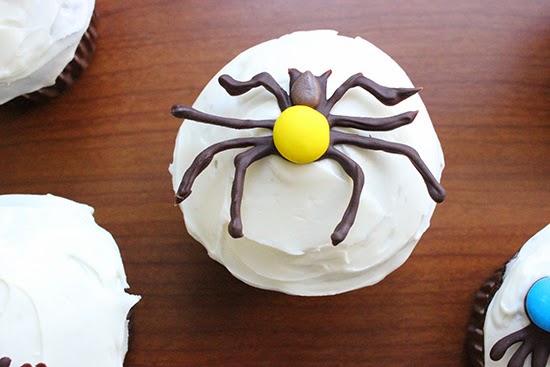 Chocolate M&M Spider Cupcake Decorating Inspiration