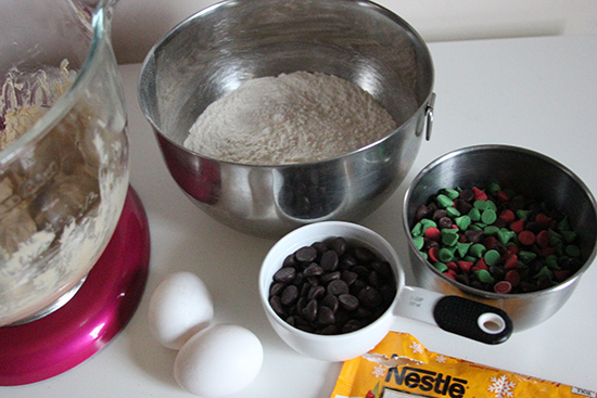 Nestle Toll House Holiday Chocolate Chip Cookies Recipe